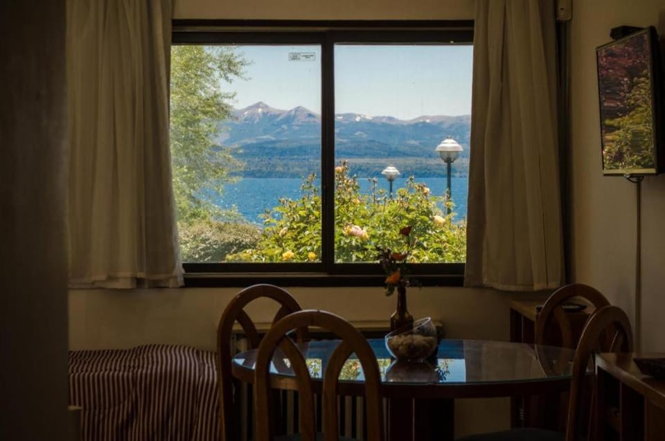 Day, Natural landscape, Living room, Seating area, Dining area, Lake view, Mountain view, River view