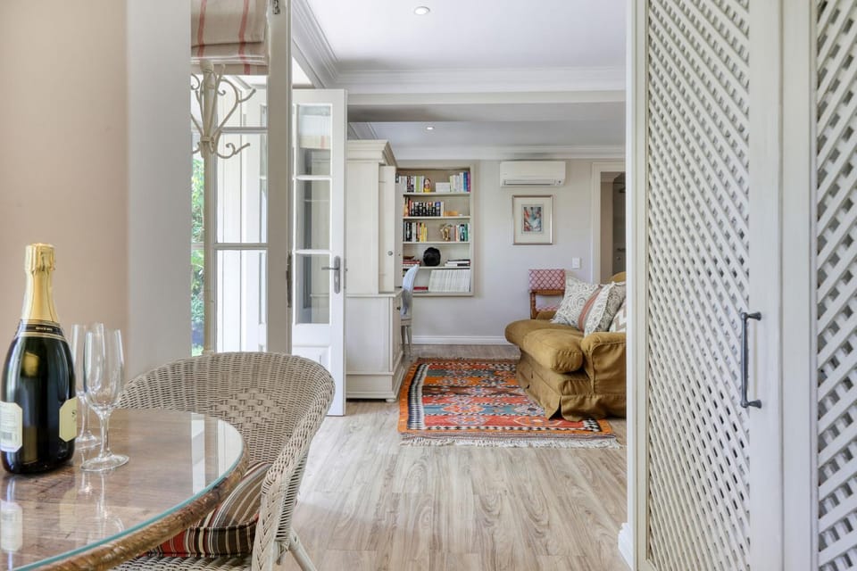 Seating area, Dining area, kitchen