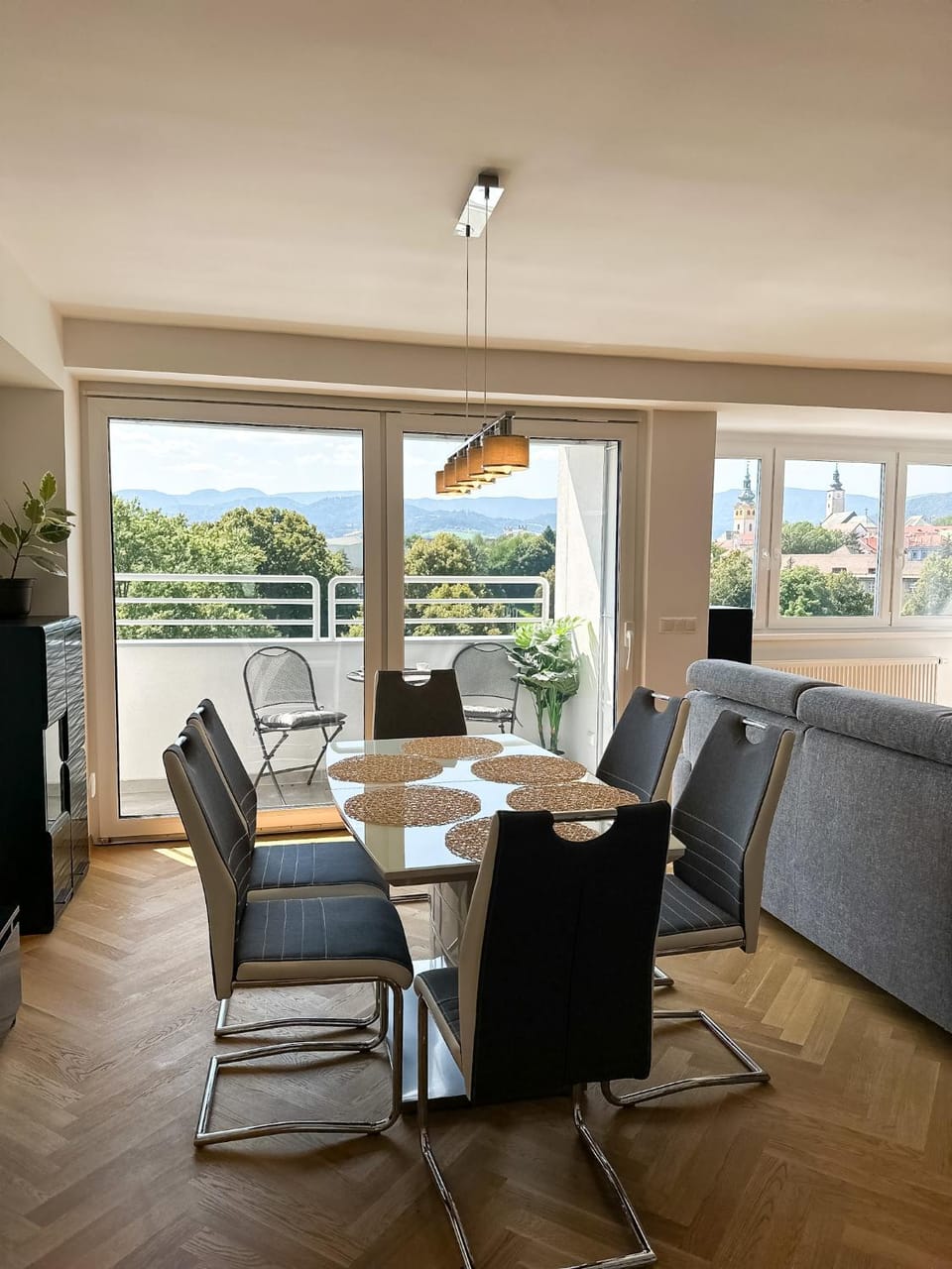 Seating area, Dining area