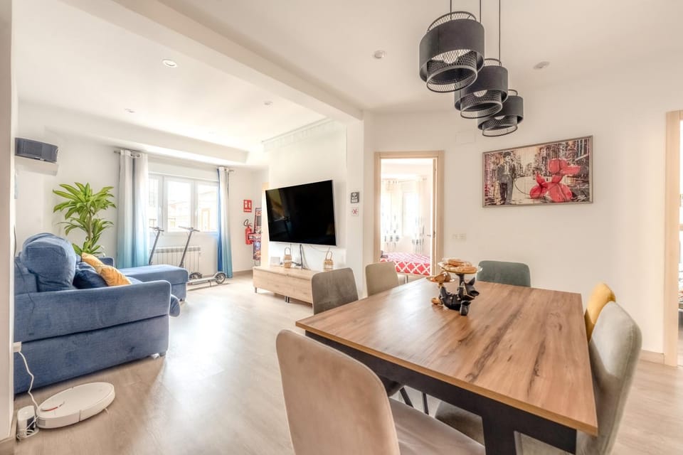 Communal lounge/ TV room, TV and multimedia, Living room, Seating area, Dining area, Evening entertainment