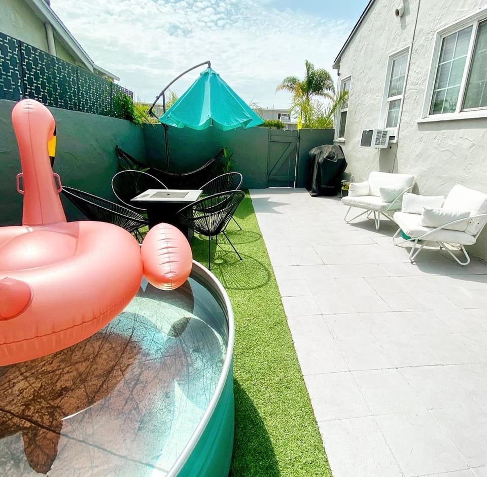 Patio, Day, Seating area, Garden view, Swimming pool, sunbed