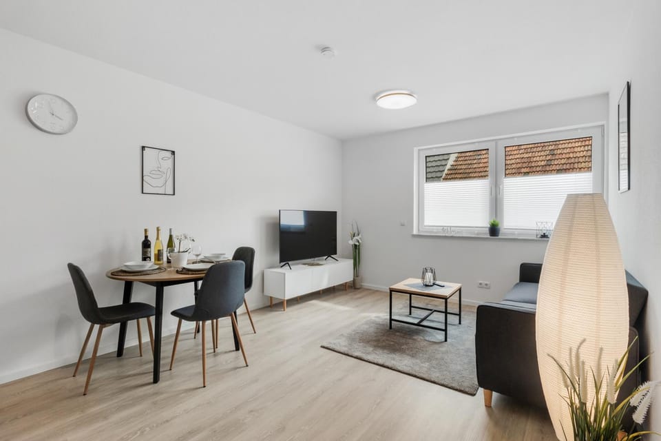 TV and multimedia, Living room, Seating area, Dining area