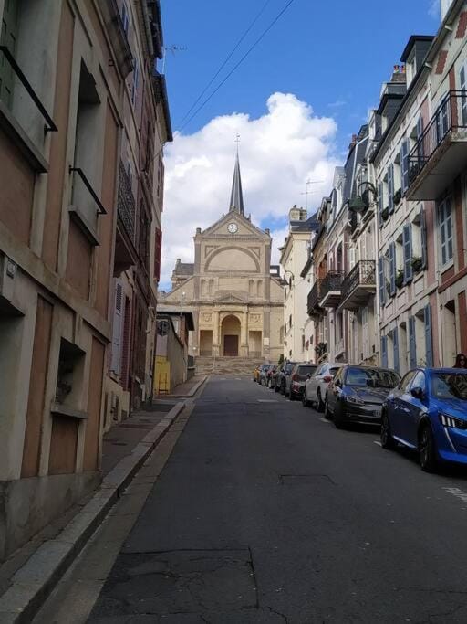 Neighbourhood, Landmark view, Location