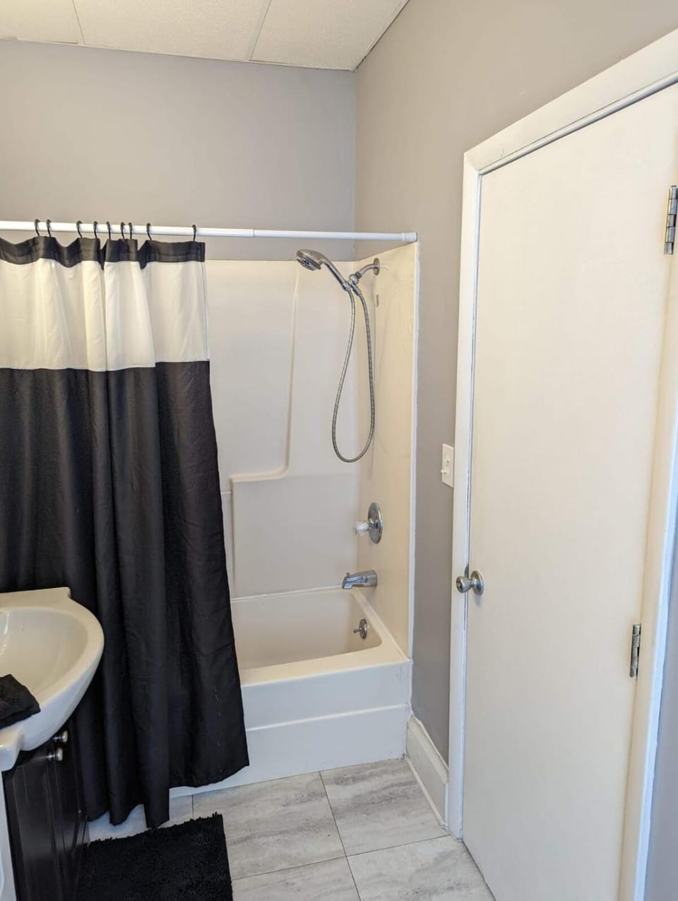 Charming Apartments in the Heart of Robinson Apartment in Indiana