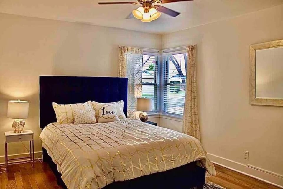 Large Fenced Yard, Pool Table, Disney Central House in Fullerton