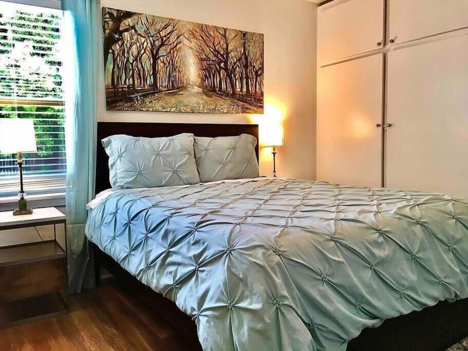 Large Fenced Yard, Pool Table, Disney Central House in Fullerton