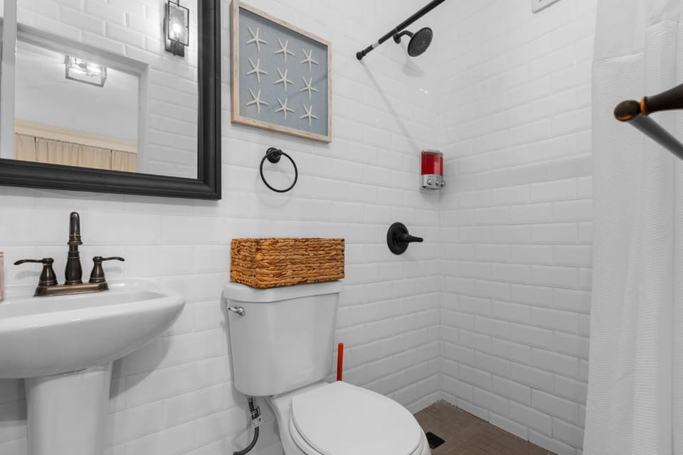 Cozy Room Walk to La Placita & Condado Beach Inn in San Juan