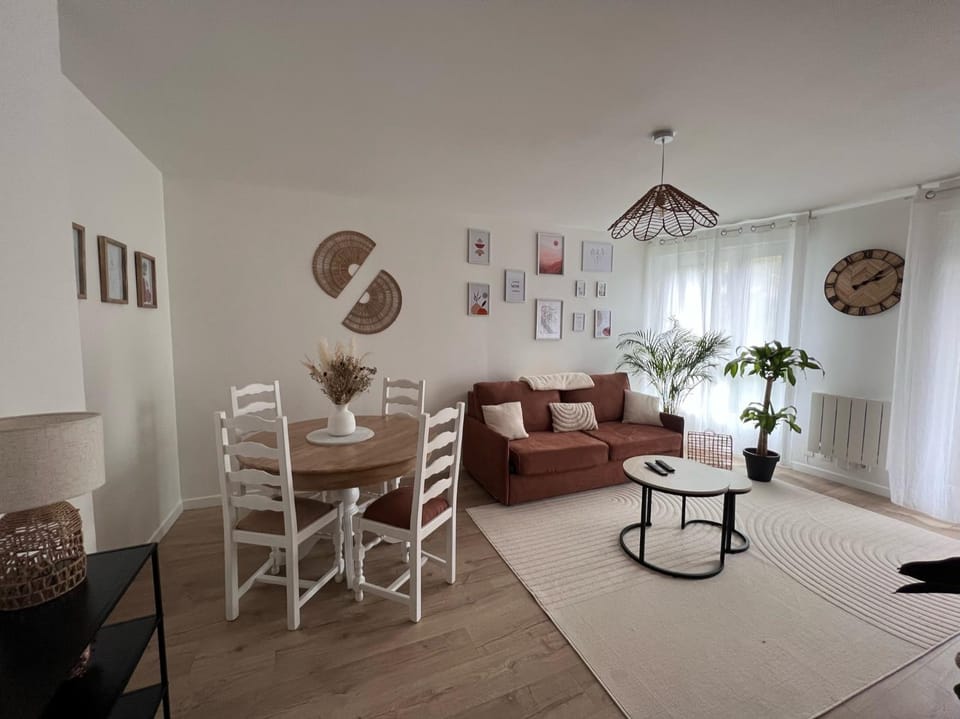Living room, Seating area, Dining area