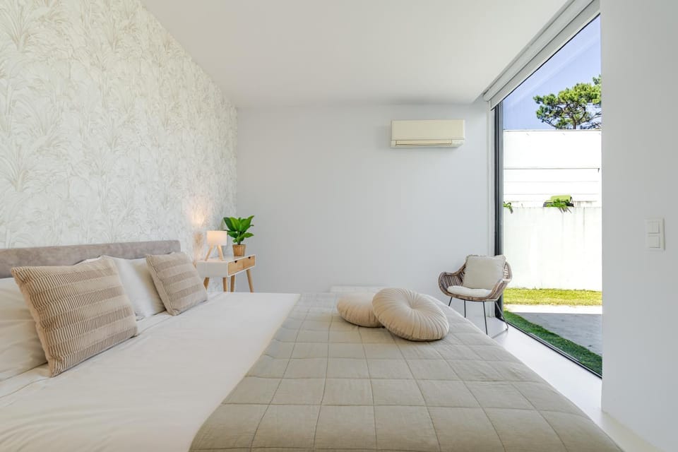 Bed, Bedroom, air conditioner