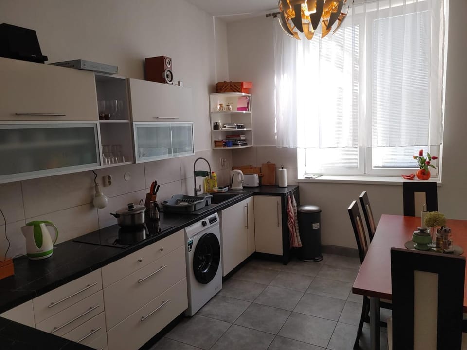 Kitchen or kitchenette, Communal kitchen