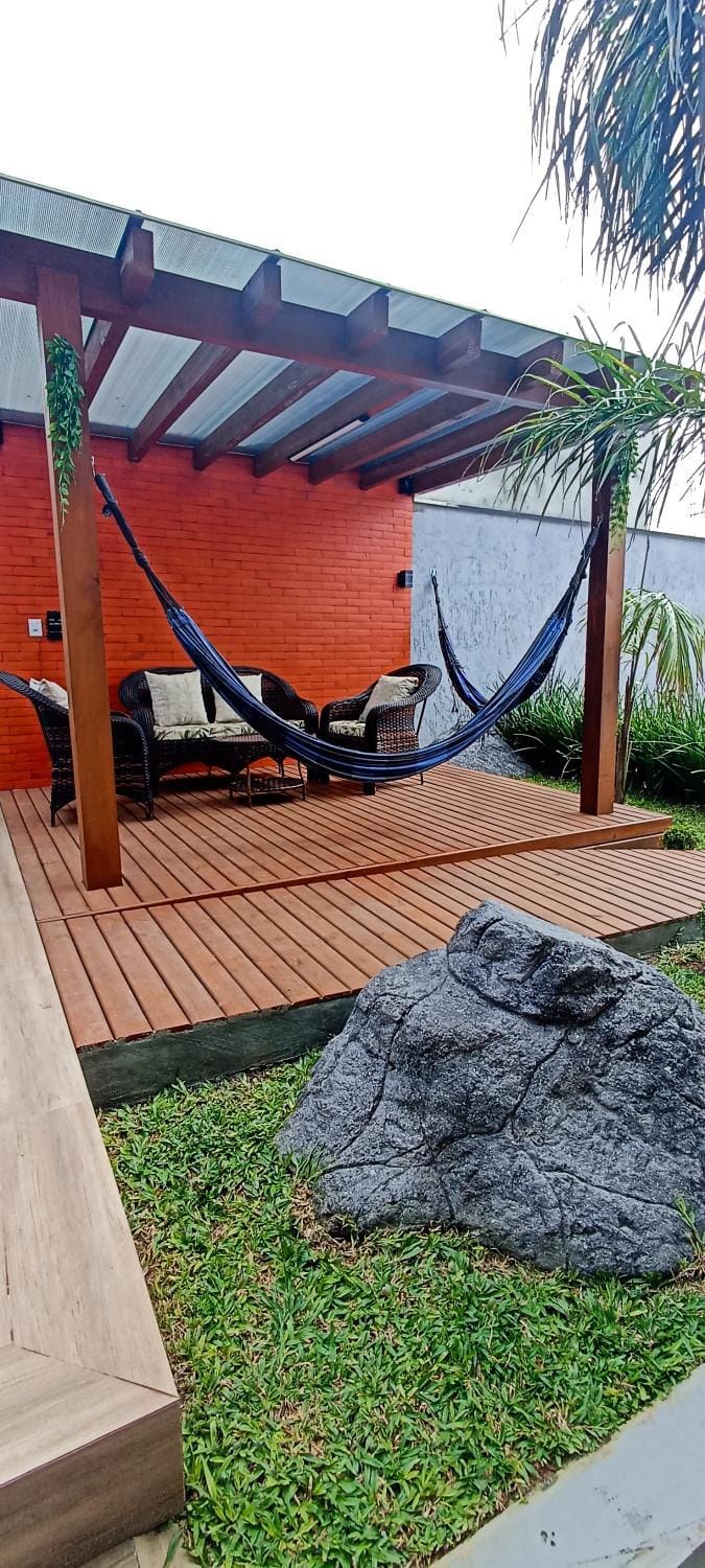 Property building, Patio, Day, Garden, Garden view, sunbed