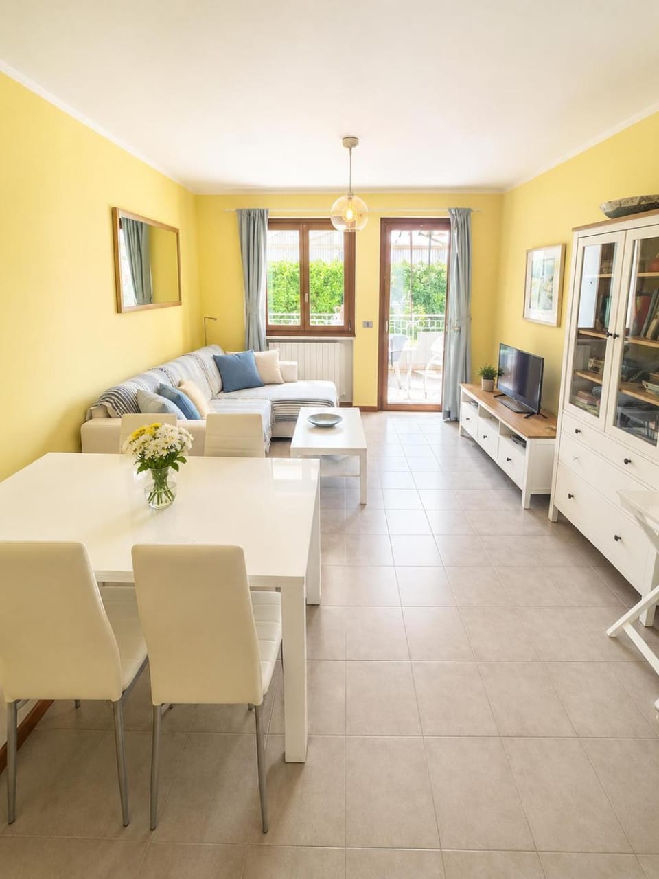 Living room, Dining area