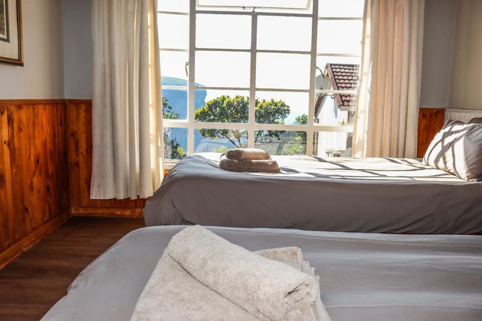 Bed, Photo of the whole room, Bedroom, Mountain view, towels