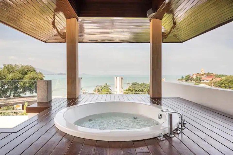 Hot Tub, View (from property/room), Balcony/Terrace, Sea view, Bath