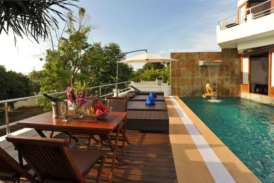 Balcony/Terrace, Swimming pool, sunbed