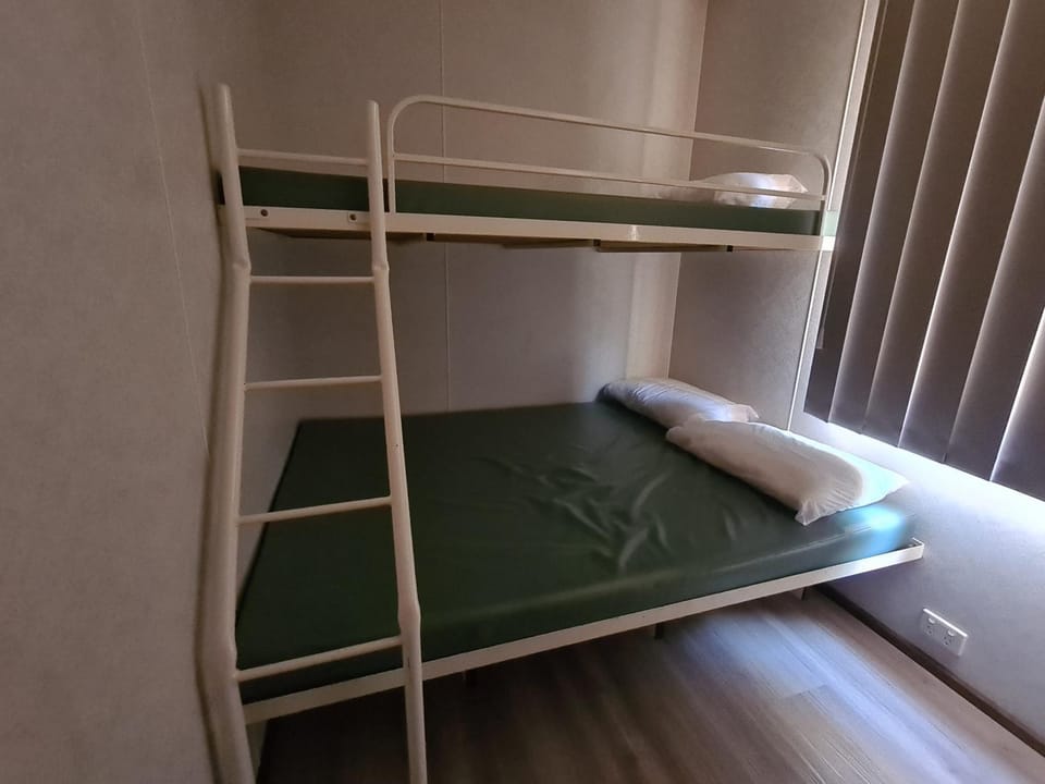 Bed, Photo of the whole room, Bedroom, bunk bed, air conditioner