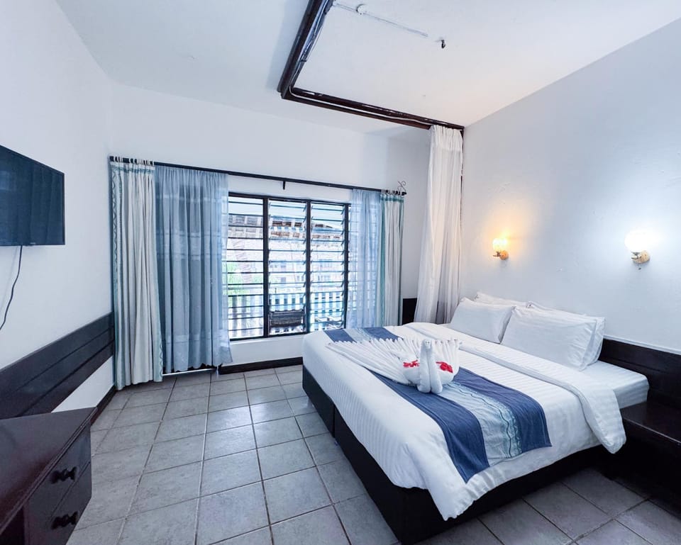 Bed, TV and multimedia, View (from property/room), Photo of the whole room