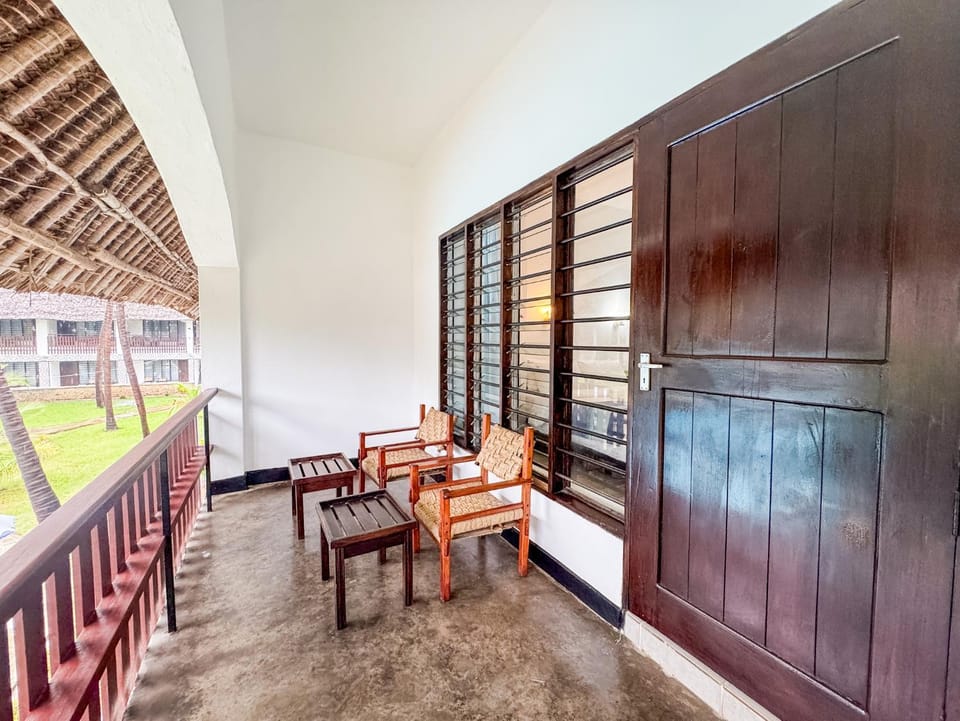 View (from property/room), Balcony/Terrace, Seating area