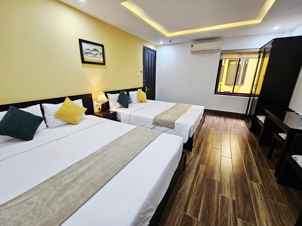 Bed, Photo of the whole room, Bedroom, air conditioner