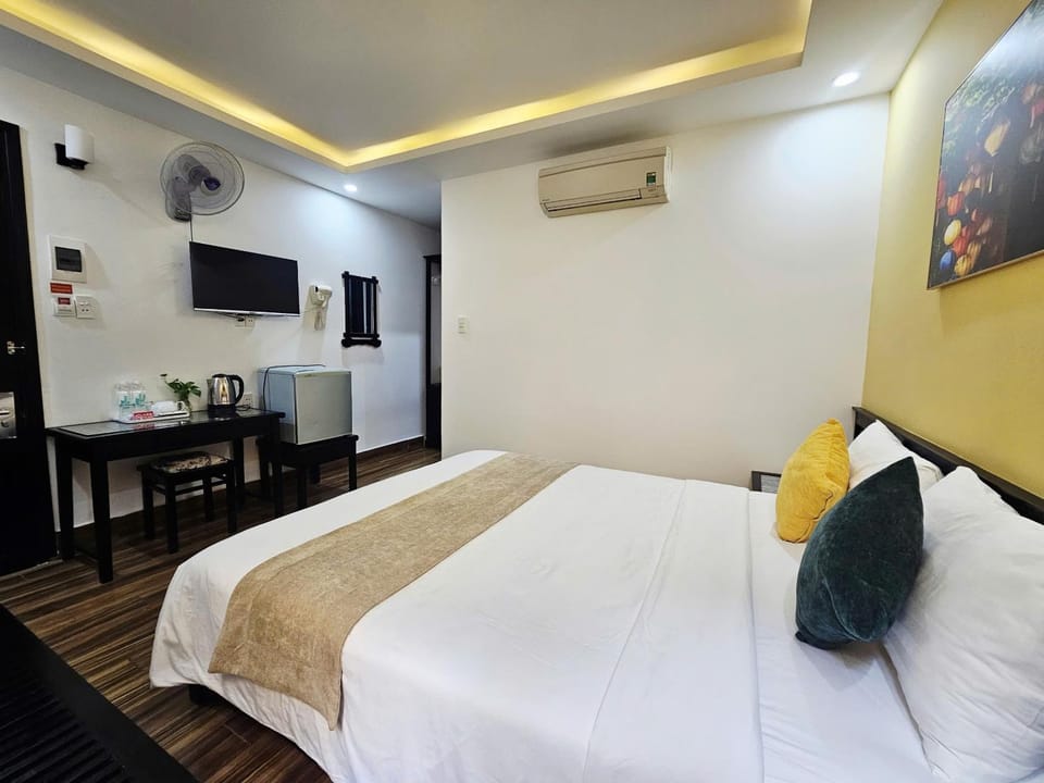 Bed, TV and multimedia, Photo of the whole room, Bedroom, minibar, air conditioner