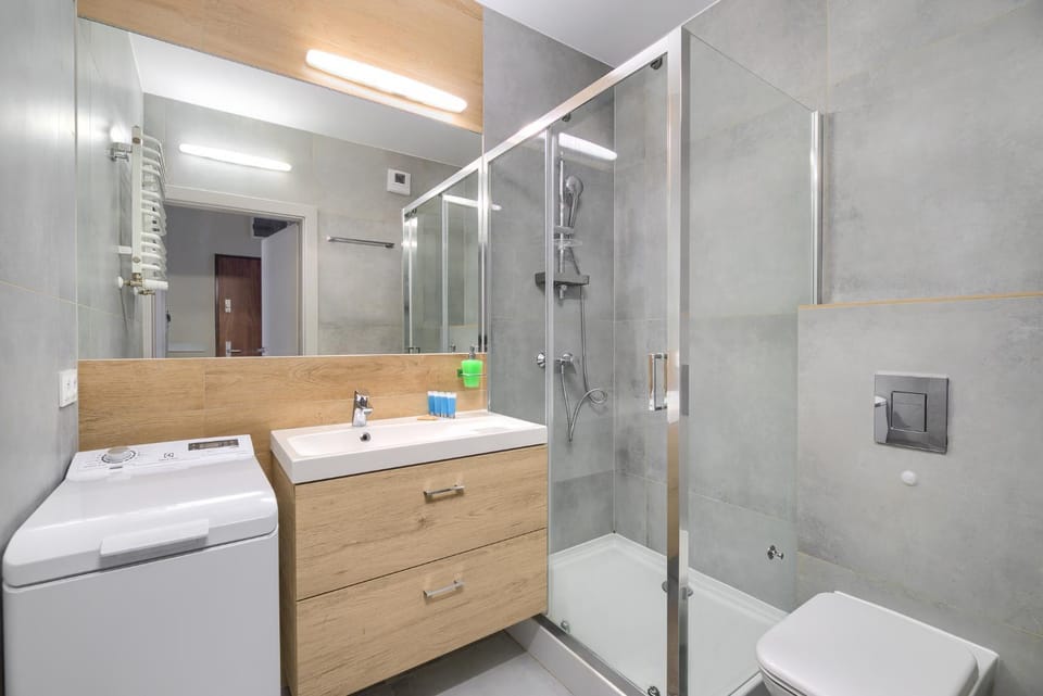 Shower, Toilet, Bathroom, towels
