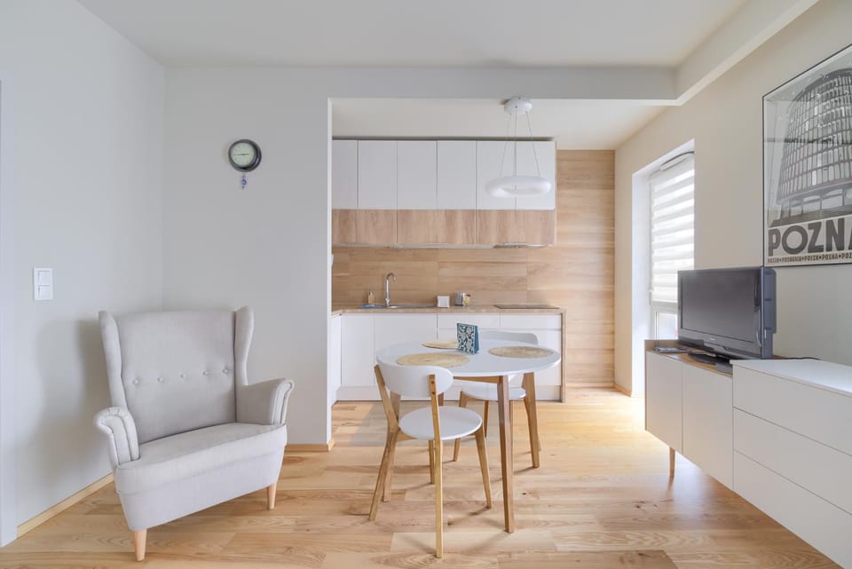 Kitchen or kitchenette, Living room, Seating area, Dining area