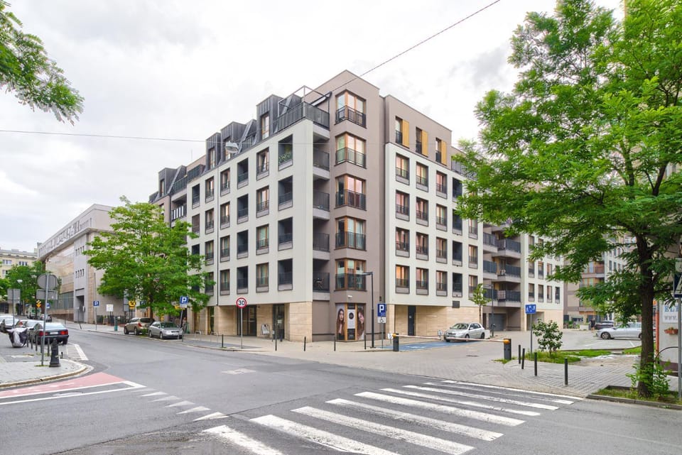 Property building, Neighbourhood, Location