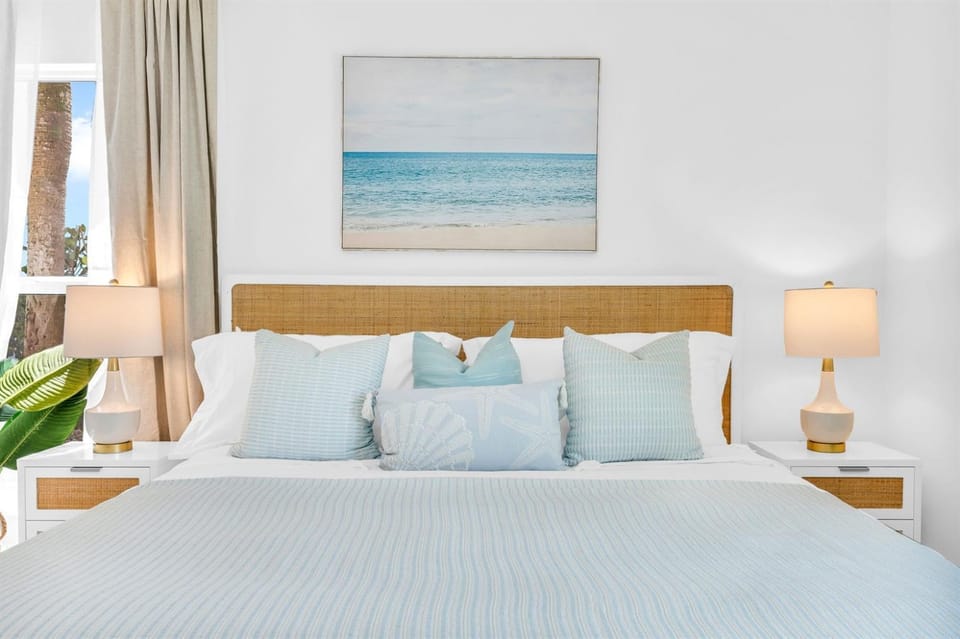 ON The Beach Villa in Juno! 2! Top Rated Apartment in Juno Beach