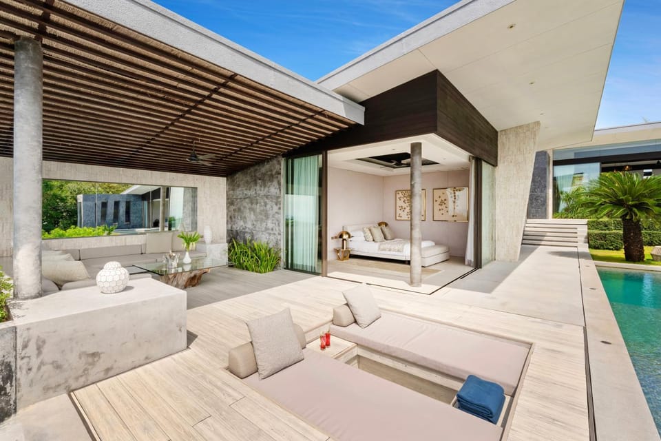 Balcony/Terrace, Seating area, Swimming pool, sunbed