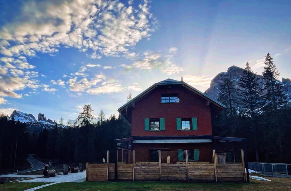 Property building, Restaurant/places to eat, Spring, Day, Natural landscape, Balcony/Terrace, Mountain view, Sunset, Parking