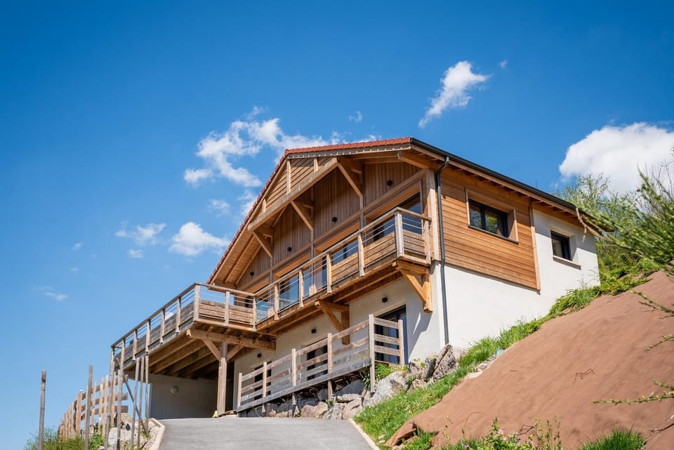 Property building, Garden, Balcony/Terrace