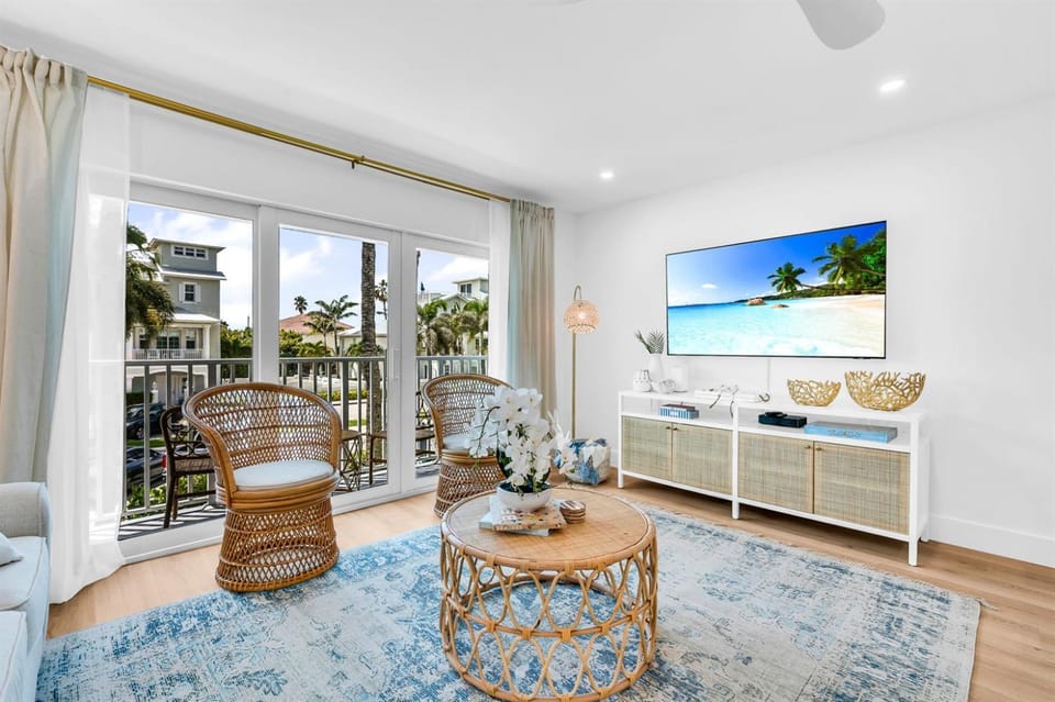 ON The Beach Juno! 3-Top Rated Villa! Apartment in Juno Beach