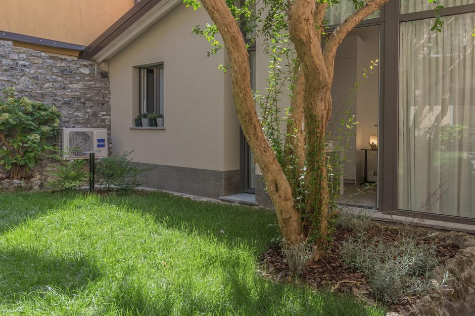 Property building, Facade/entrance, Off site