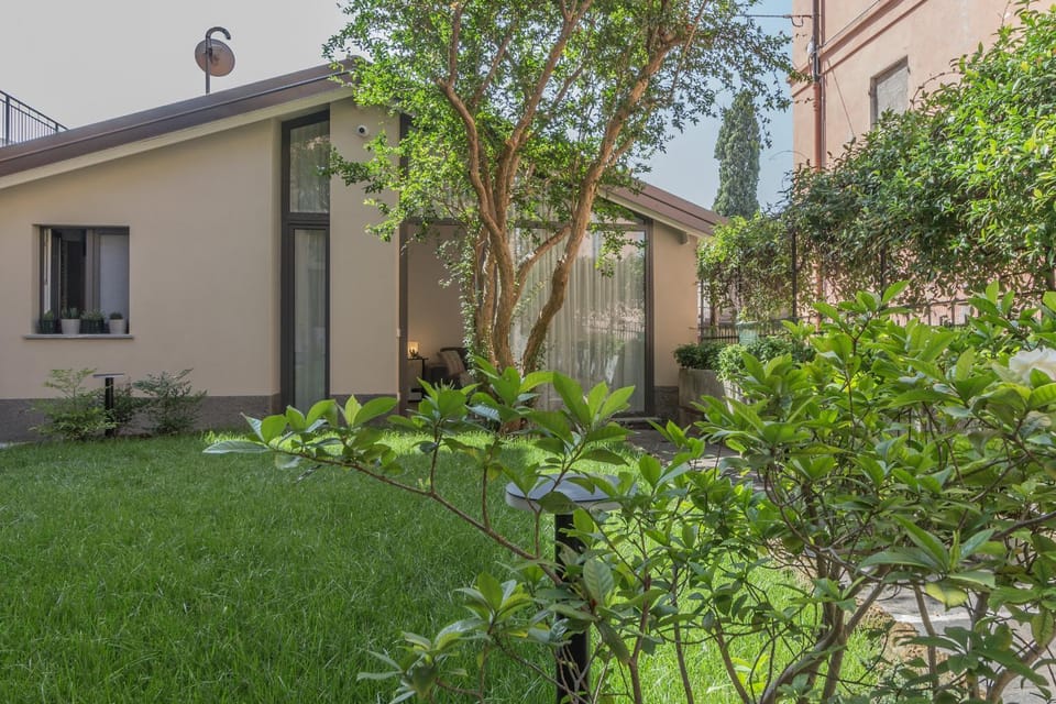 Property building, Facade/entrance, Off site