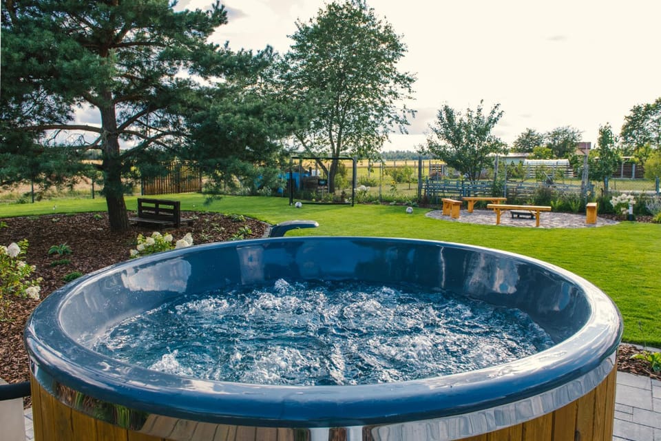 Day, Natural landscape, BBQ facilities, Garden, Hot Tub, Evening entertainment, Garden view, Pool view, Swimming pool, Entertainment, Seasons