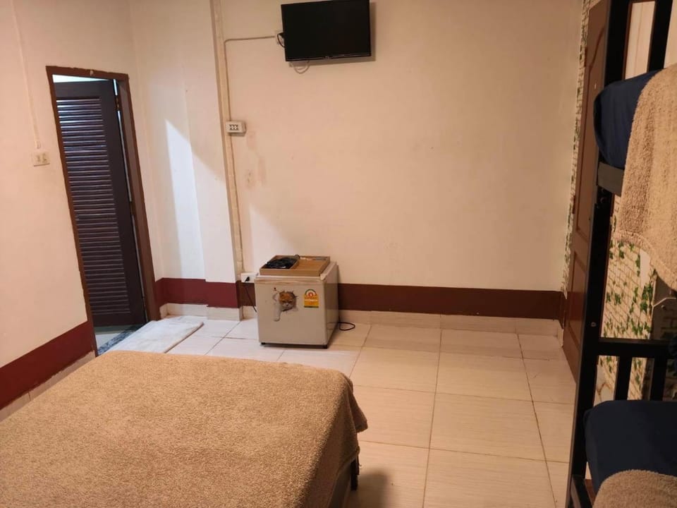 Lucky Guest House Bed and Breakfast in Krabi Changwat