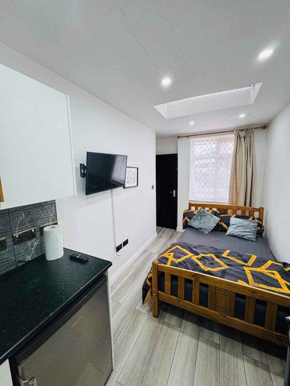 Great Place in Northwood Apartment in Pinner