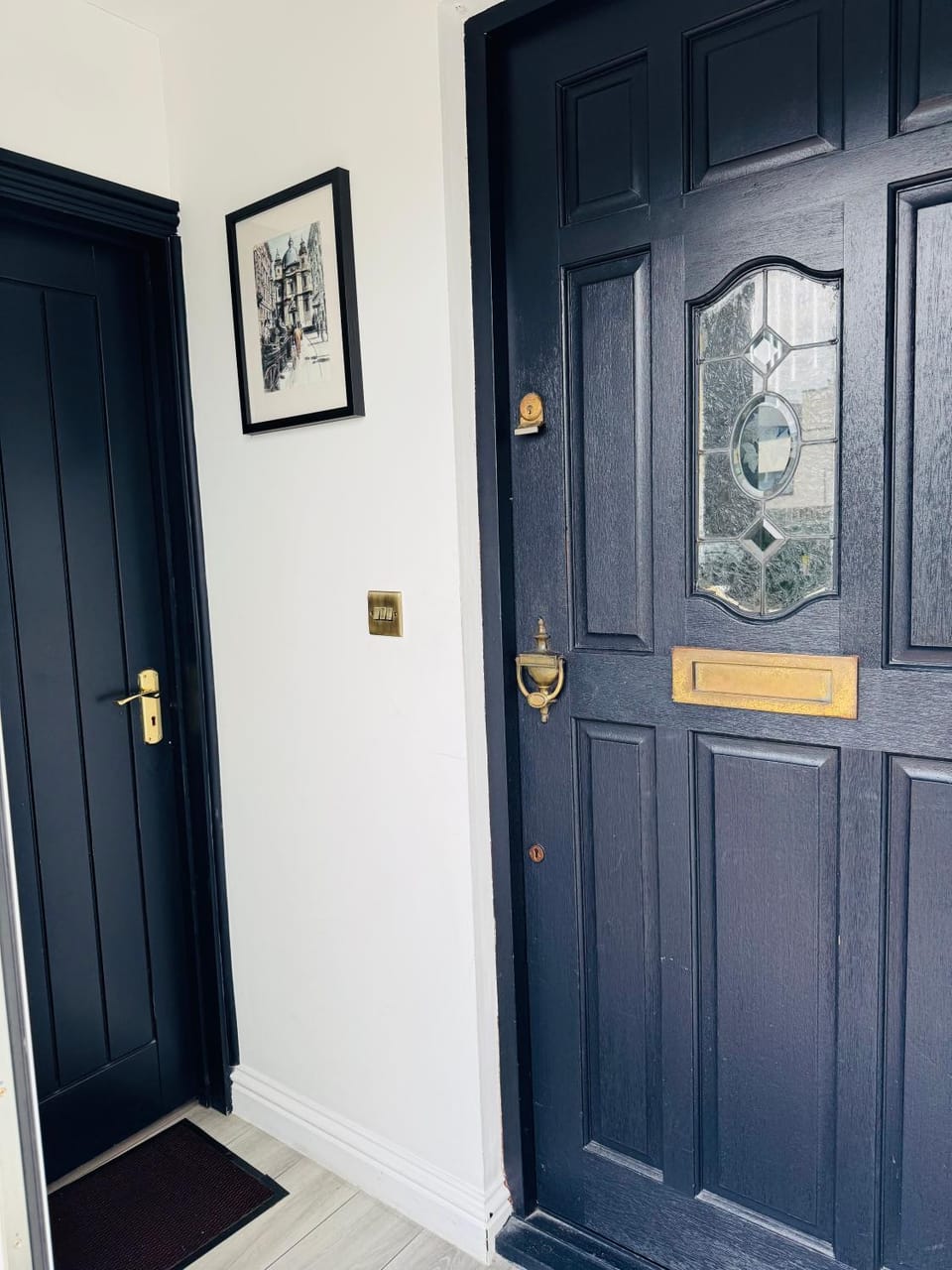 Great Place in Northwood Apartment in Pinner