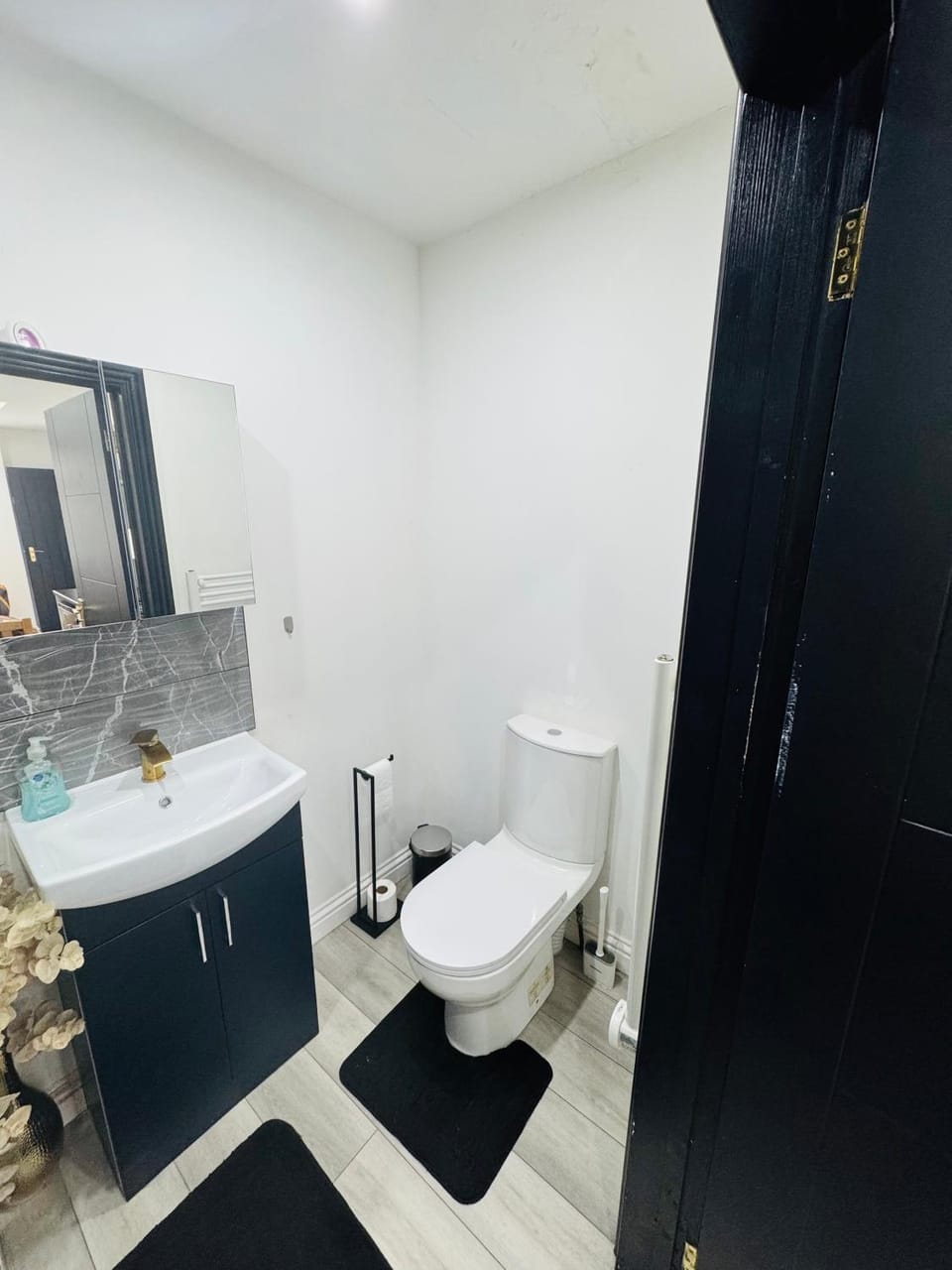Great Place in Northwood Apartment in Pinner