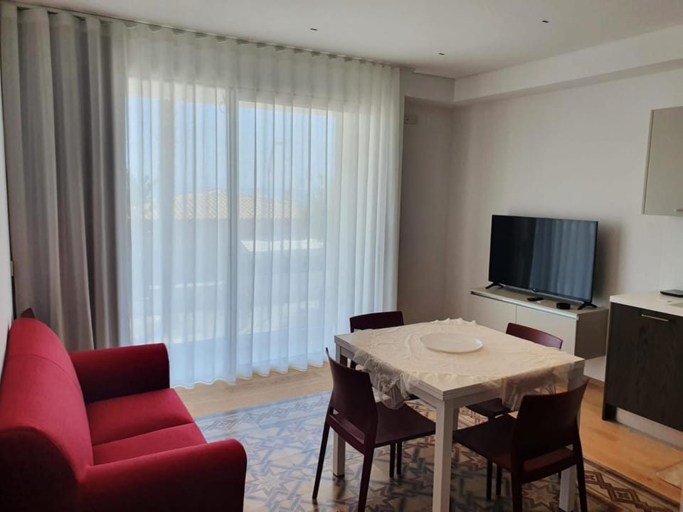 TV and multimedia, Living room, Dining area, hair dresser