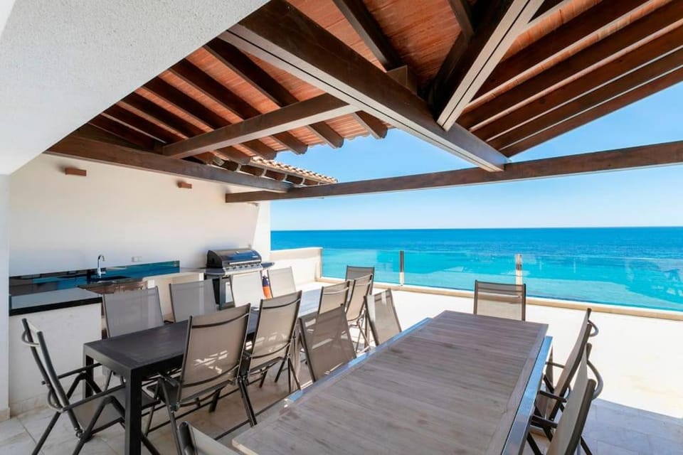 Day, View (from property/room), Balcony/Terrace, Dining area, Beach, Pool view, Sea view, Swimming pool