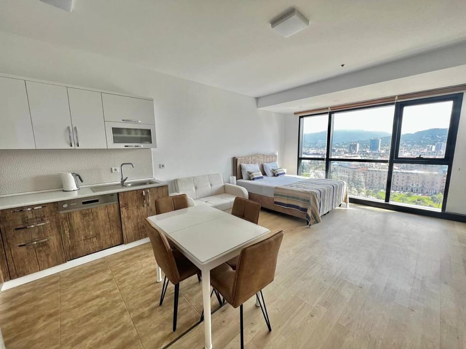 Bed, Kitchen or kitchenette, Living room, Dining area, Mountain view