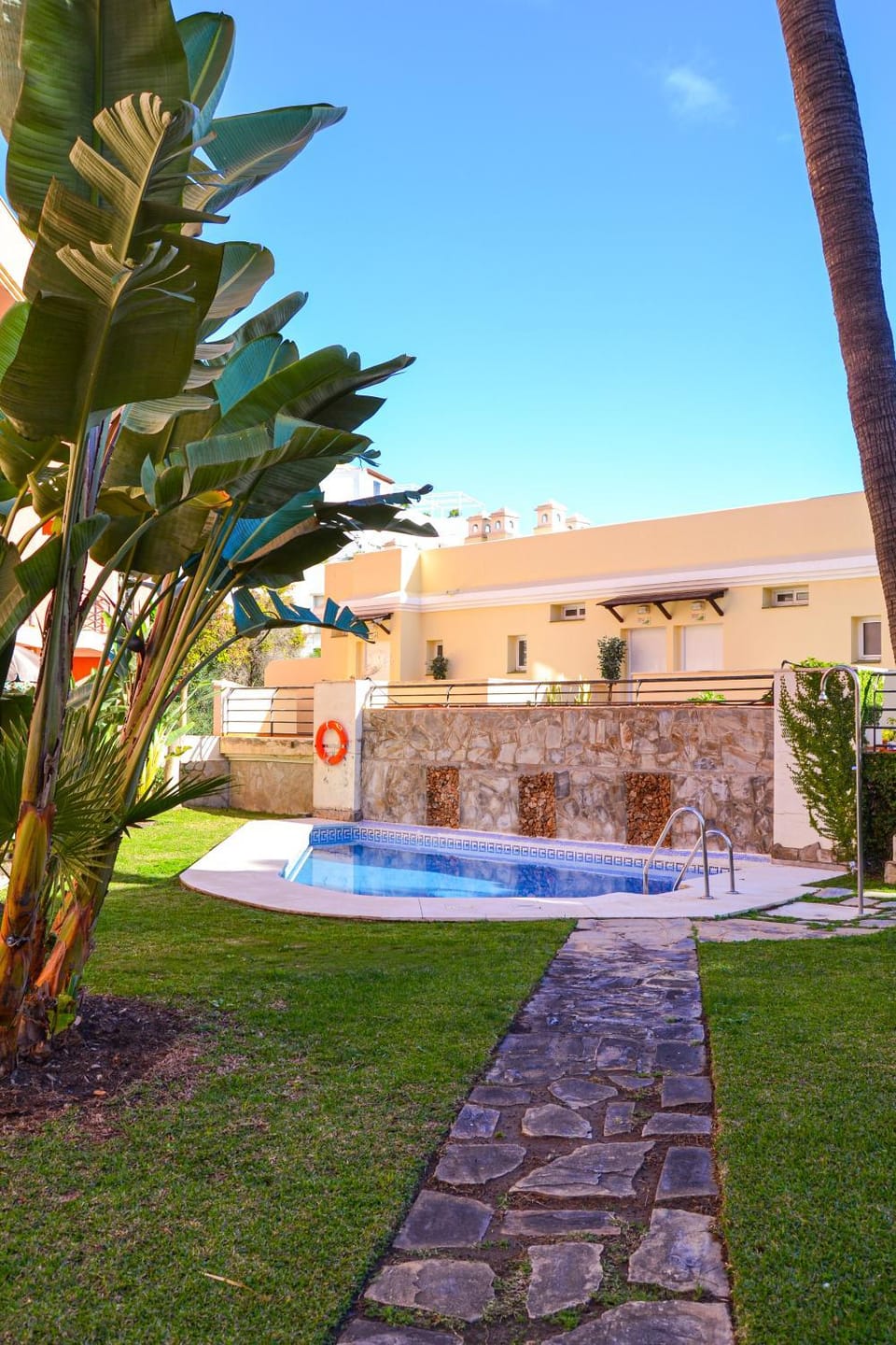 Property building, Day, Garden, Garden view, Pool view, Swimming pool
