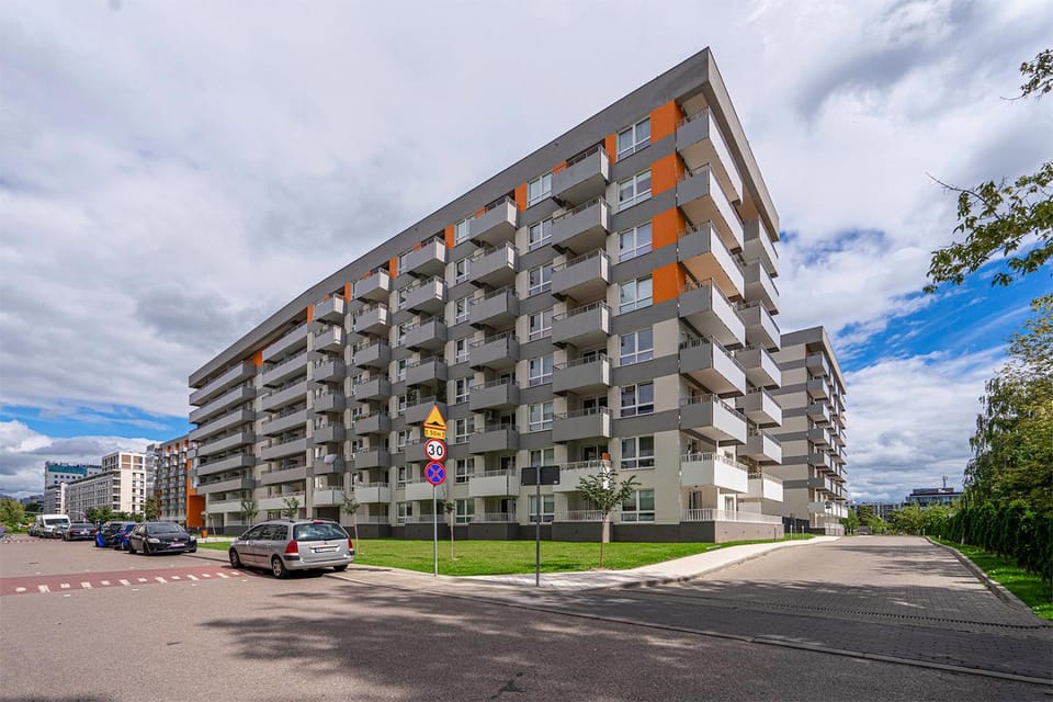 Property building, Neighbourhood, Location