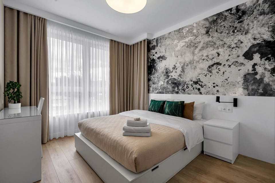 Bed, Photo of the whole room, Bedroom, towels