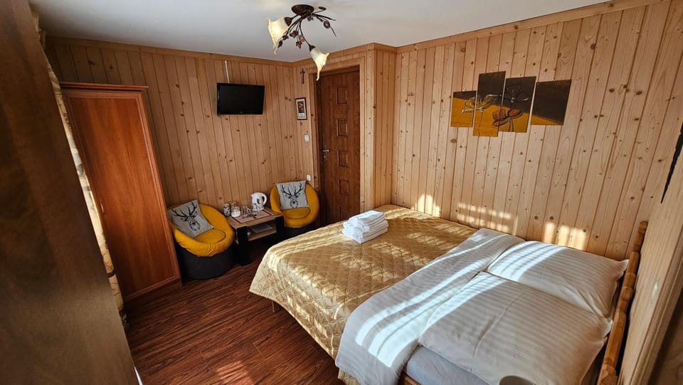 Bed, TV and multimedia, Photo of the whole room, Bedroom, wardrobe