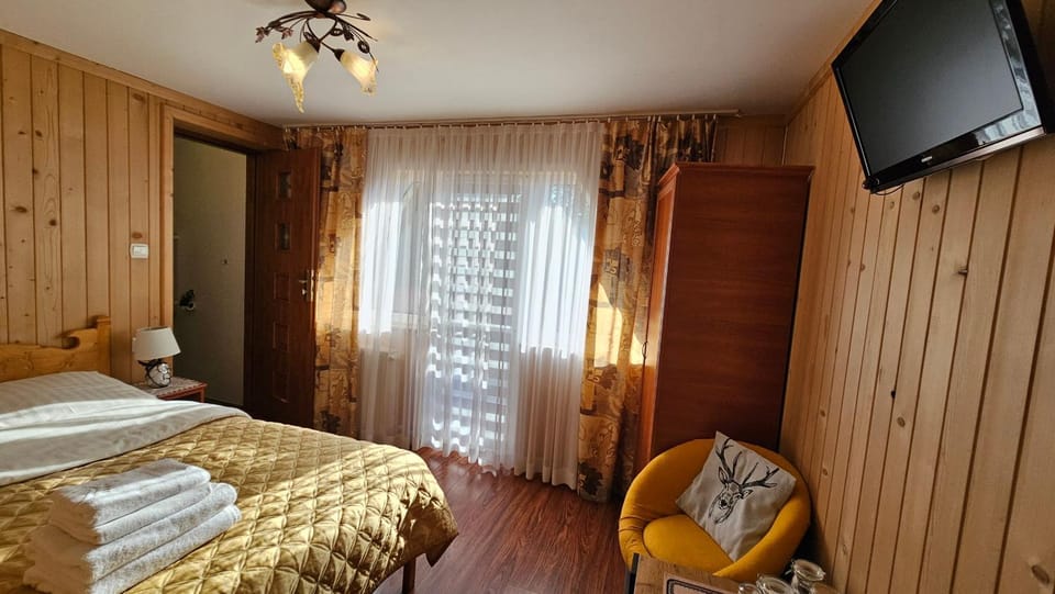 Bed, TV and multimedia, Photo of the whole room, Bedroom, wardrobe