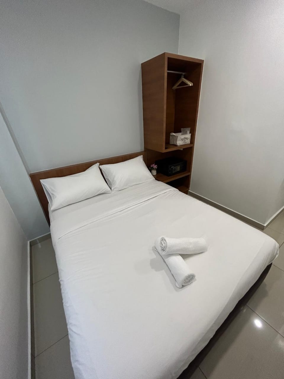 Bed, Bedroom, towels, wardrobe