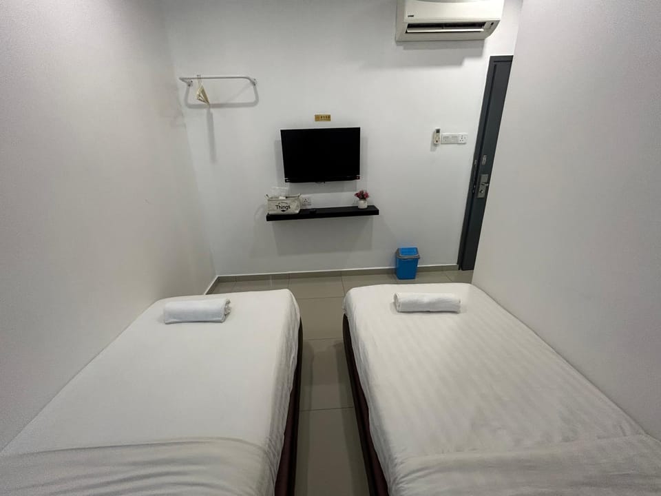 Bed, TV and multimedia, Bedroom, air conditioner