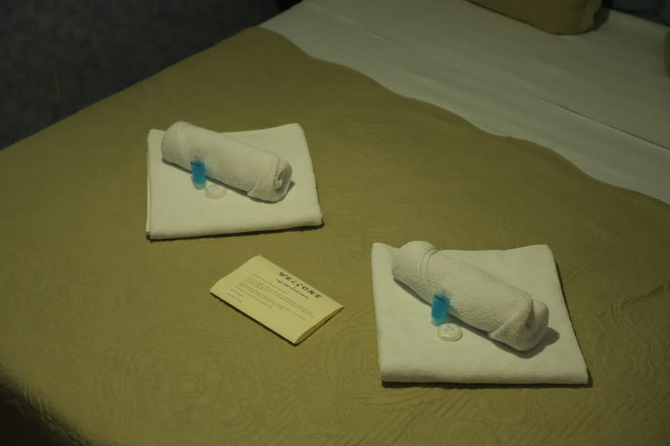 Bedroom, towels